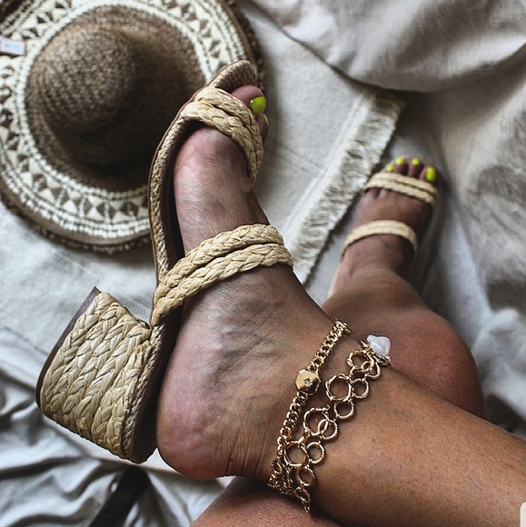 🆕️Summer Tings Collection// Natural jute Strappy Mule Sandal - Picture 2 of 9